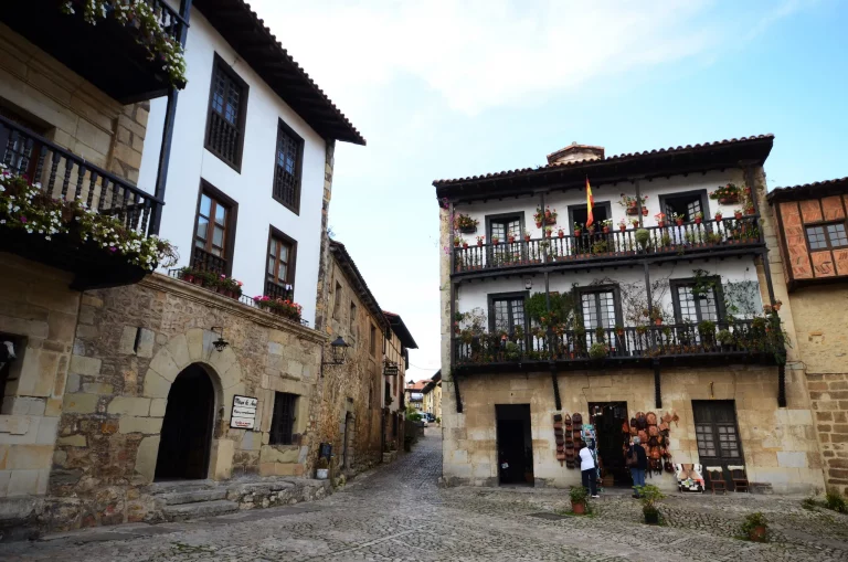 Santillana Del Mar Pueblos Pintorescos Tucasa cantabria